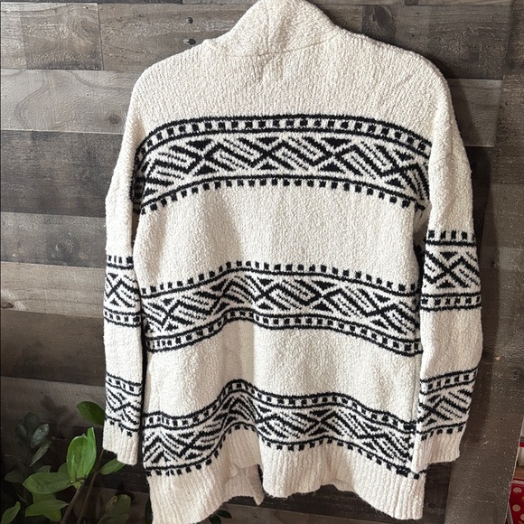 Cozy geometric designed sweater - Picture 6 of 6